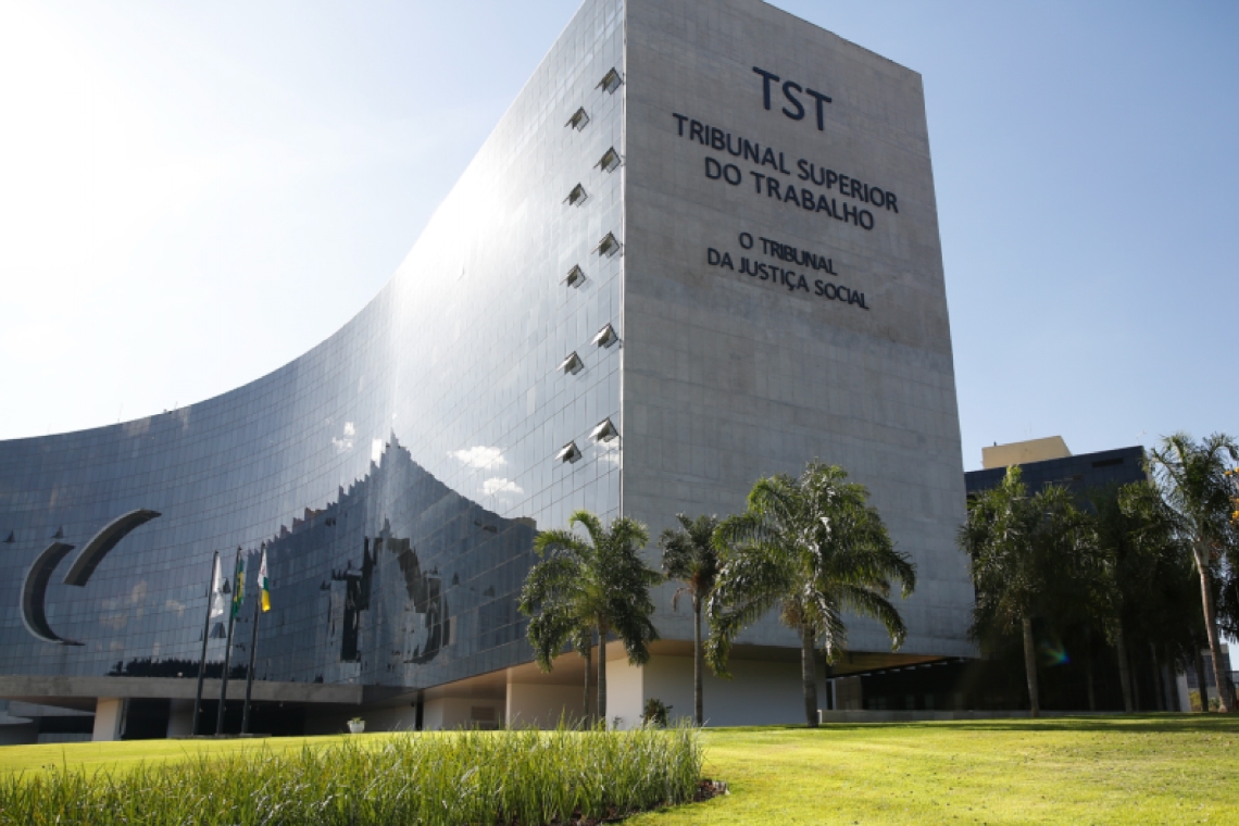 TST decide incluir todas as empresas contratantes de terceirizados em processo trabalhista